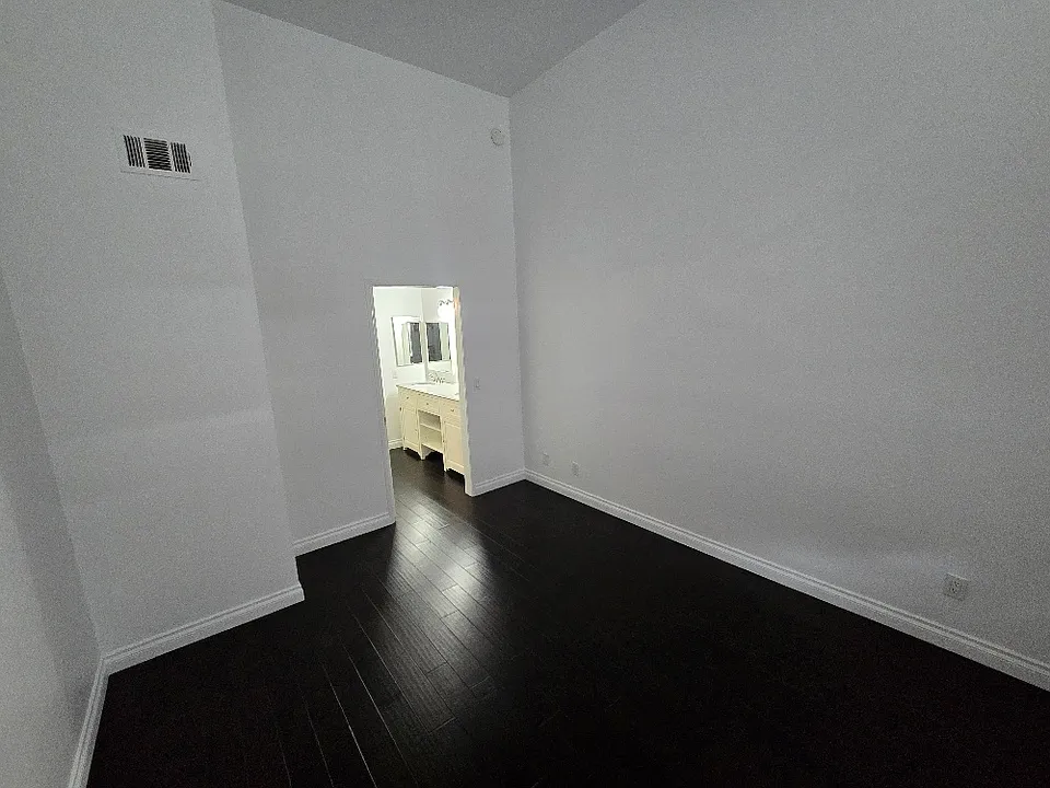 24105 Del Monte Dr