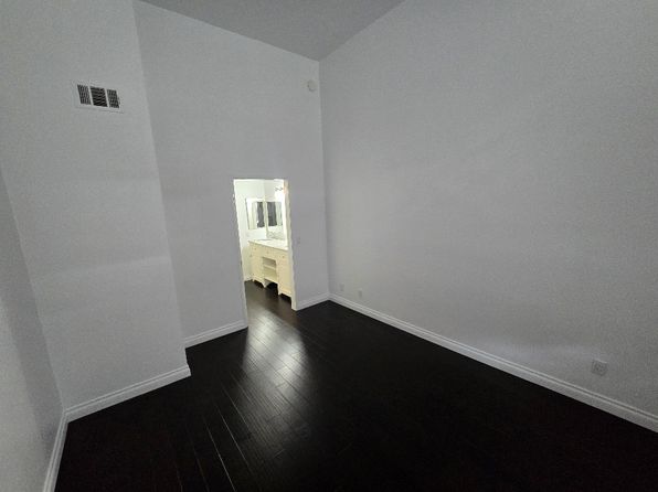 24105 Del Monte Dr