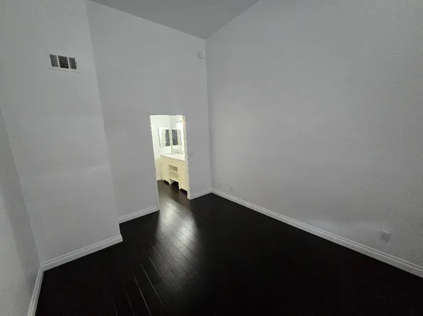 24105 Del Monte Dr, Valencia, CA 91355