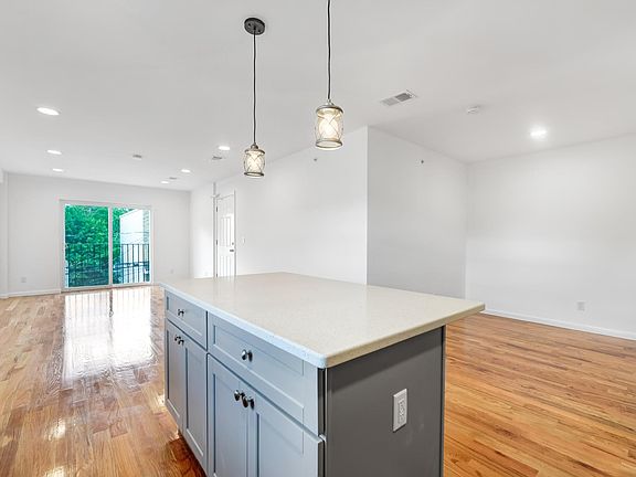 4th image of 500 S 18th St Floor 3