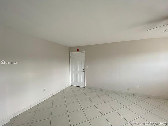 4th image of 240 Collins Ave APT 4F