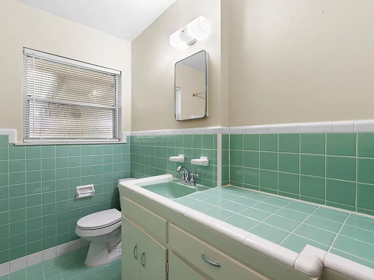 1027 Stonecrest Dr — Photo 15