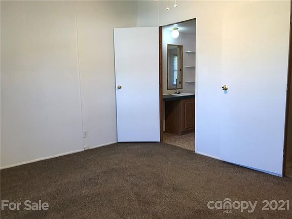5th image of 33 Cornwell Dr