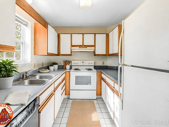2nd image of 108 Mount Clare Ave APT 3