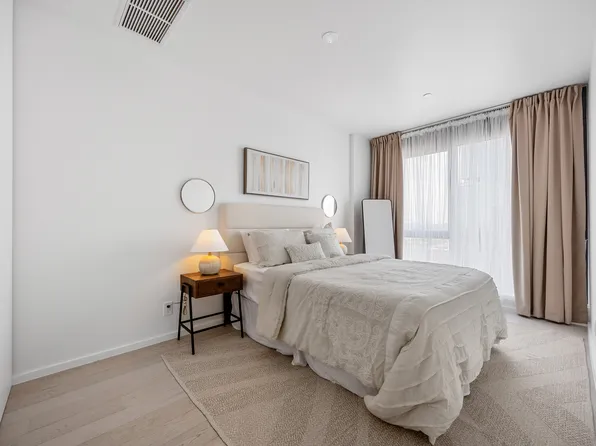 2286 Cropsey Avenue image 19 of 27