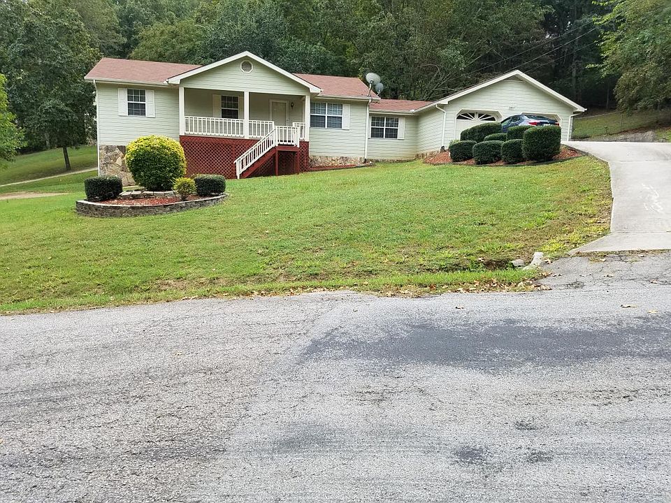 Front of house from rd.