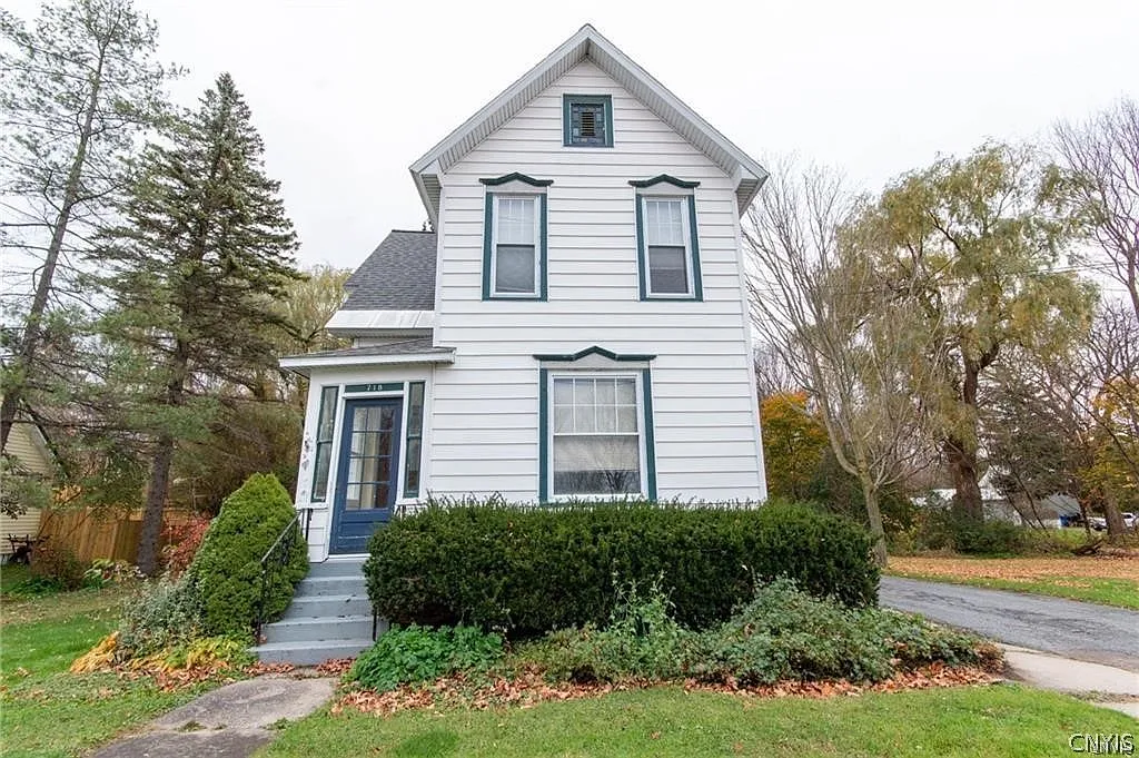 3 bed, 1.5 bath, 1864 sqft, $1,600 — Photo 1