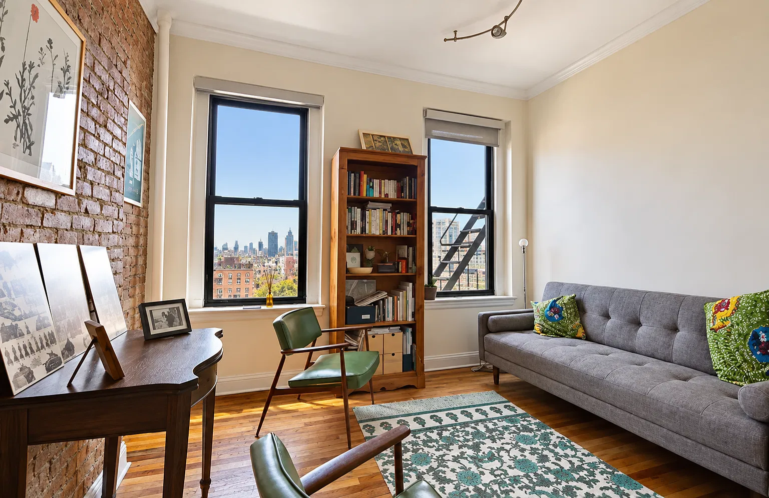 411 East 6th Street — Photo 1