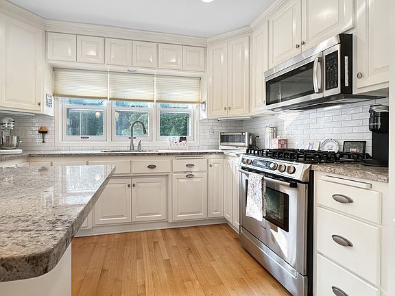 3rd image of 251 W Lake St