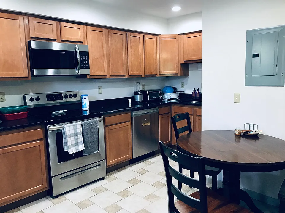 127 E 13th Ave #1