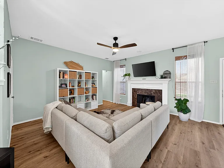 1011 Aylesbury Dr — Photo 17