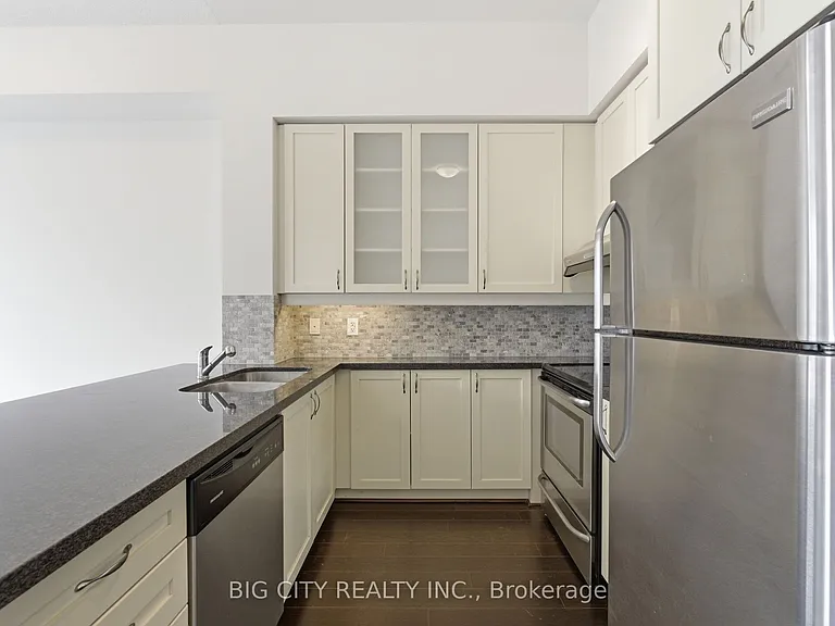 131 Upper Duke Cres #1005 — Photo 11