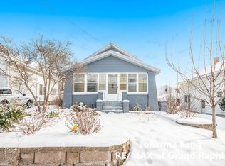 710 Emerald Ave NE, Grand Rapids, MI