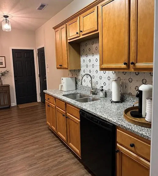 4217 Legacy Sq — Photo 6