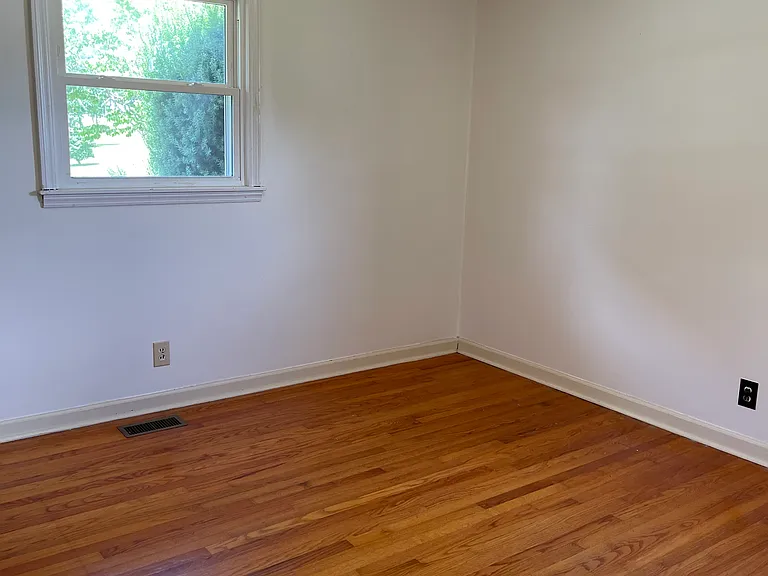 114 Briggs St — Photo 2