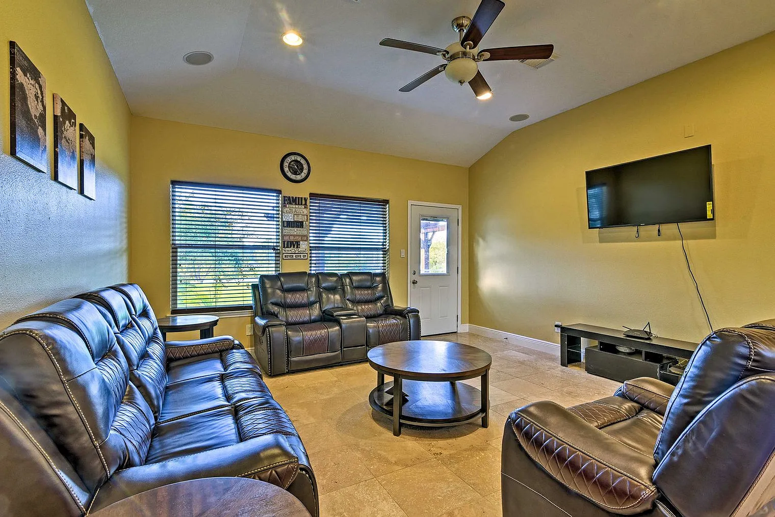 3 bed, 2.0 bath, 1819 sqft, $5,547 — Photo 1