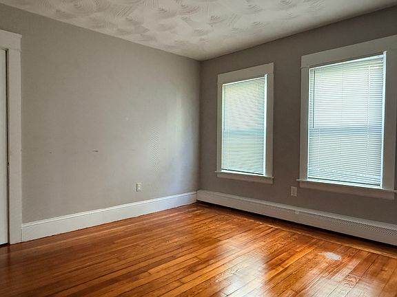 4th image of 21-23 Waverly St #21