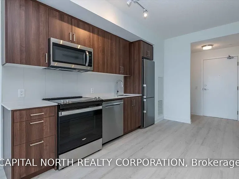 681 Yonge St #616 — Photo 5