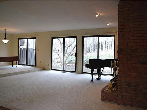 4th image of 690 Windward Dr #12