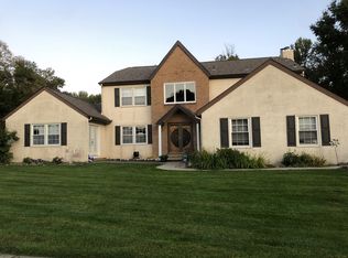 2 Wagon Wheel Dr, Mount Laurel, NJ 08054