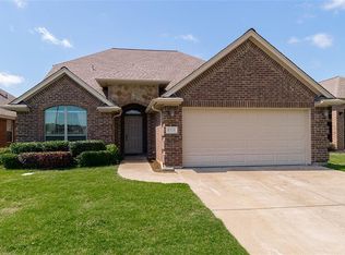 8516 Lake Springs Trl, Hurst, TX 76053