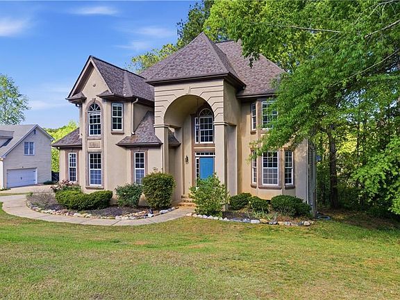 2nd image of 3322 Hunters Hill Dr
