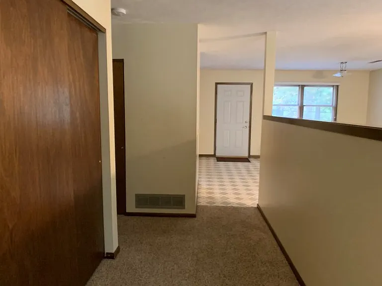 124 Harvey Dr — Photo 2