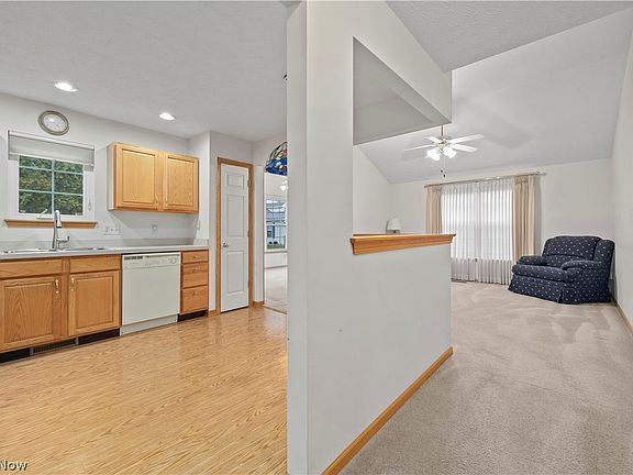 4th image of 315 W Gln