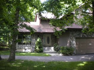 31 Heath Ln, Mount Pocono, PA 18344
