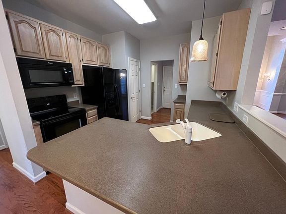 5th image of 8601 Cedar Hollow Ln