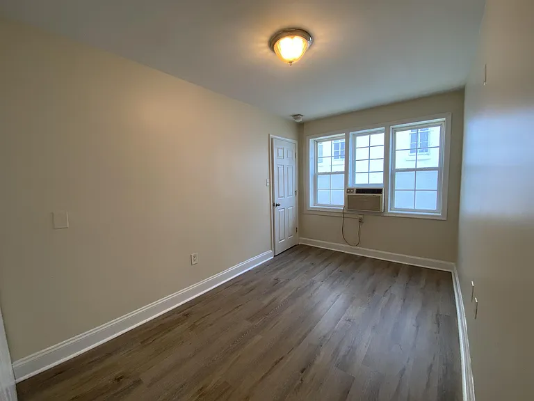 124 E 3rd Ave #13 — Photo 5