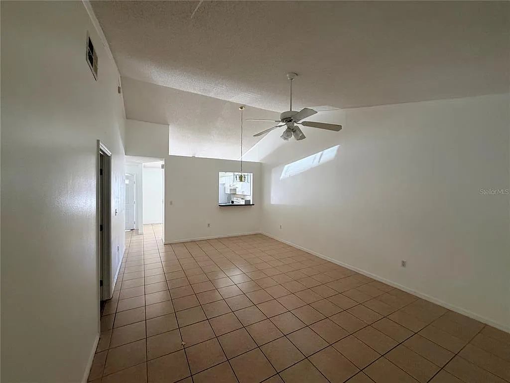 3 bed, 2.0 bath, 1155 sqft, $1,850 — Photo 3
