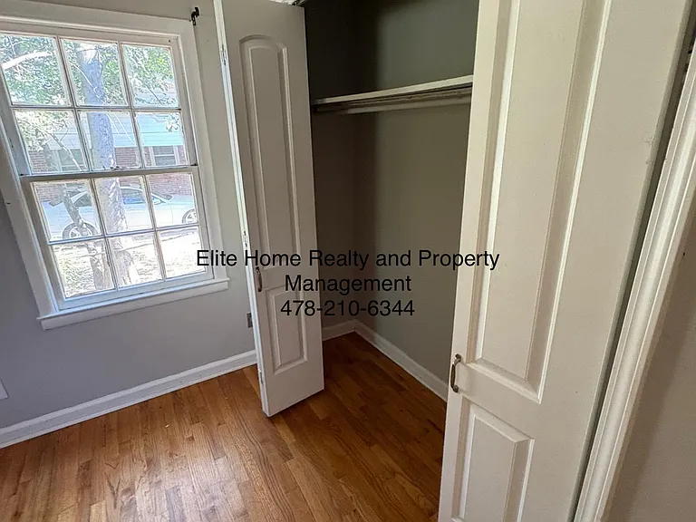4322 Fairfax Dr — Photo 10