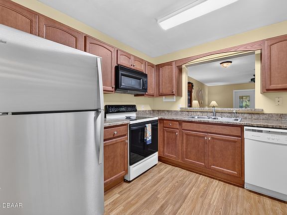 4th image of 220 Lemon Tree Ln #220G