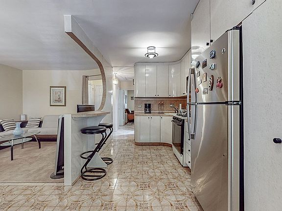 4th image of 2651 Batchelder St #1-2
