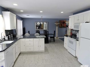 17 Inverness Rd, Holbrook, NY 11741