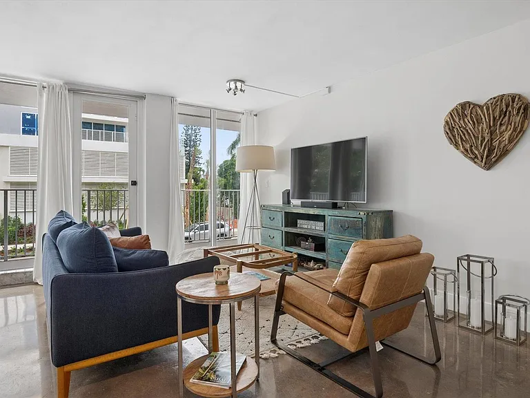 524 Orton Ave #201 — Photo 2