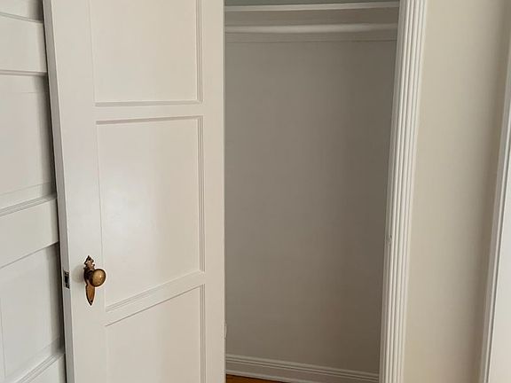 4th image of 2485 Golden Ave