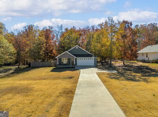 323 N Point Cir, Hartwell, GA 30643