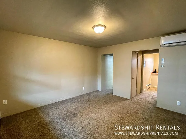 942 E 18th Ave #8 — Photo 3