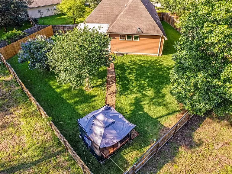 976 Northampton Dr — Photo 31