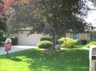 2457 Golden Shore Dr, Fenton, MI