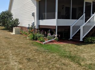 416 Devonshire Dr, Lapeer, MI 48446