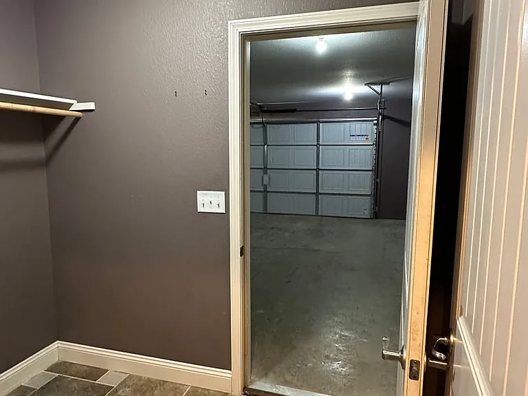 333 Lyle Curtis Cir — Photo 17