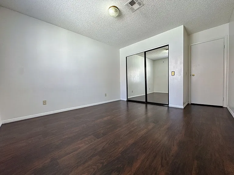 6659 W Tropicana Ave — Photo 8