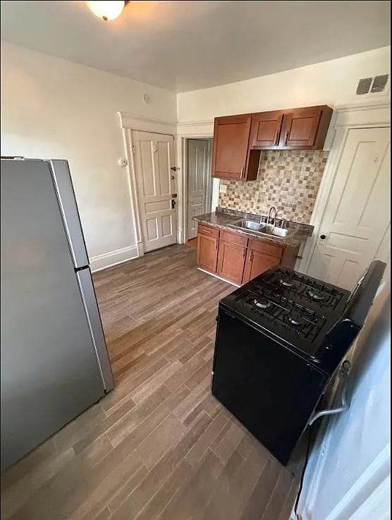 1225 E Wright St - Unit 4 — Photo 2