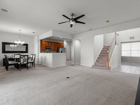 5th image of 4230 CLYBOURNE Lane