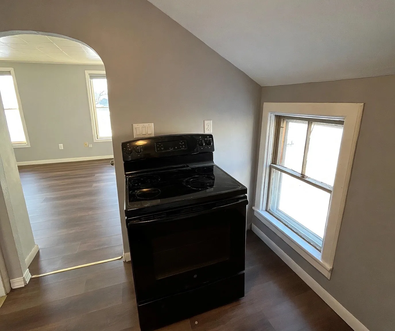 1 bed, 1000 sqft, $1,100 — Photo 4