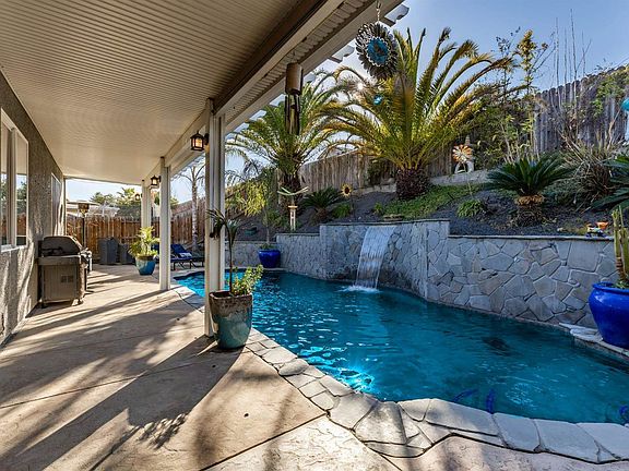 4th image of 4329 Lakebreeze Dr
