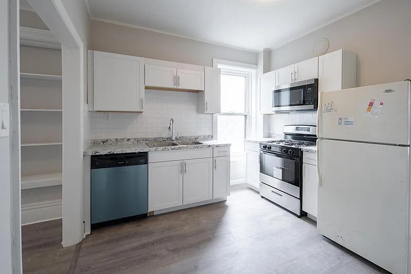 3 bed, 1.0 bath, 1200 sqft, $1,245 — Photo 3
